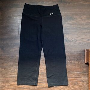Nike Women's Black Cropped Workout Pants